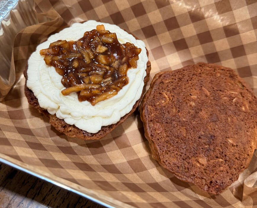 apple pie oatmeal cream pie