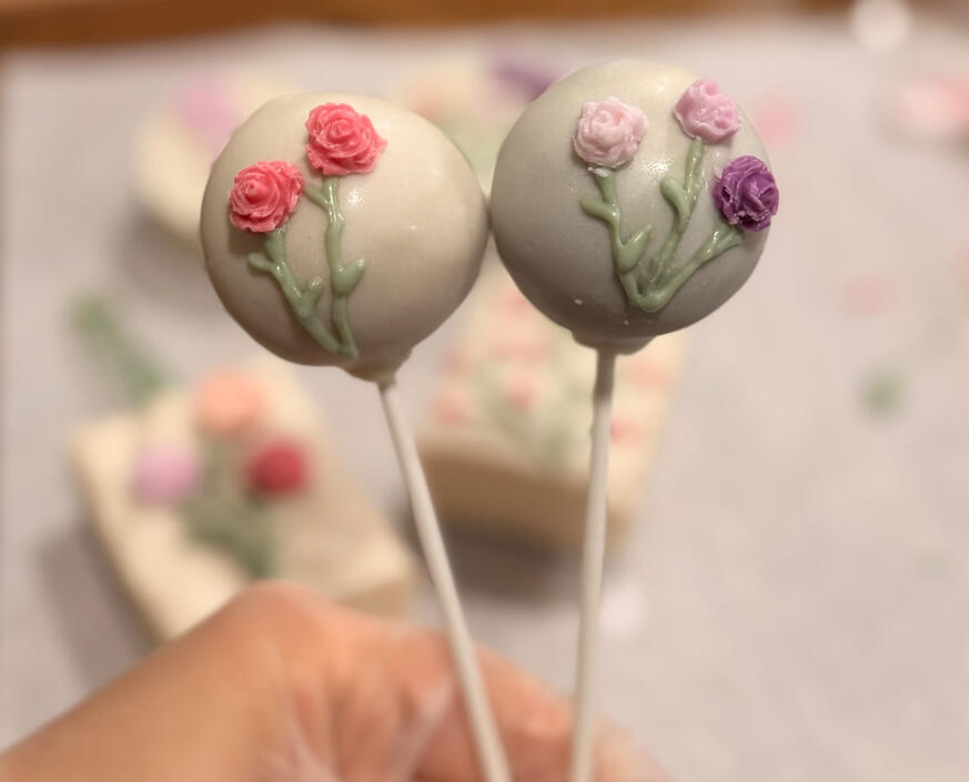 floral cake pops